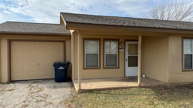 Building Photo - 107 Owen Cir