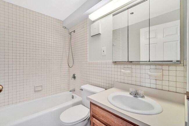 Building Photo - Historic Waterfront - Fitness Center - Concierge - Renovated Kitchen