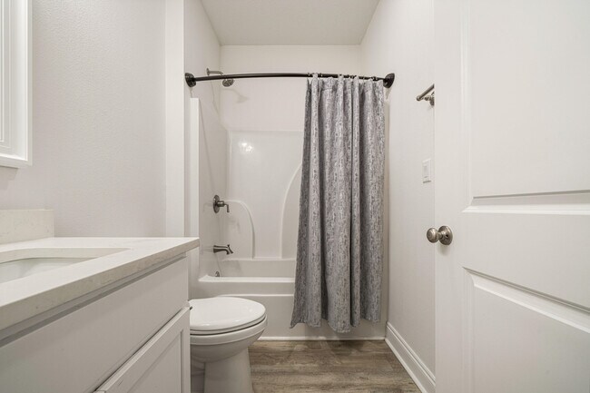 Building Photo - 4902 Kensington Ln