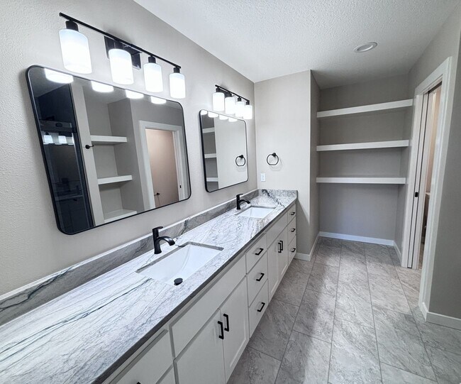 Building Photo - 3 Bedroom, 2.5 Bathroom New Build Available Now!