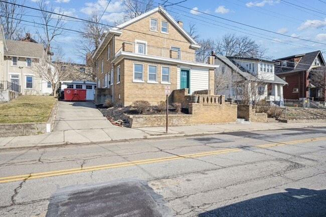 Building Photo - 228 Dorchester-