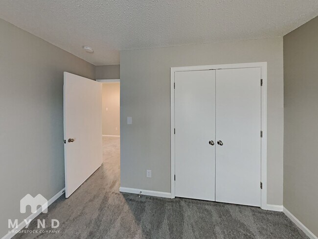 Building Photo - 11550 Stewarts Crossing Dr