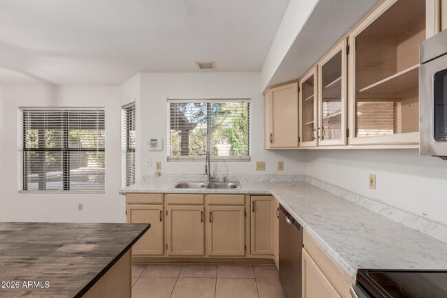 Building Photo - 4334 W Behrend Dr