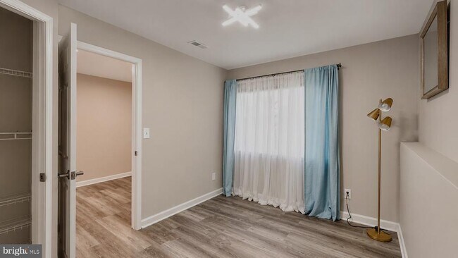 Building Photo - 19105 Willow Spring Dr