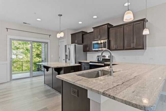 Building Photo - Gorgeous Townhome in N. Raleigh, Top Ameni...