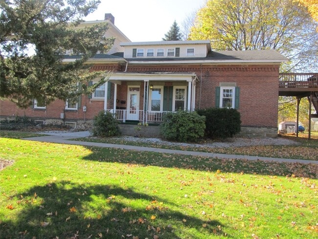 Primary Photo - 34 Hathaway St E