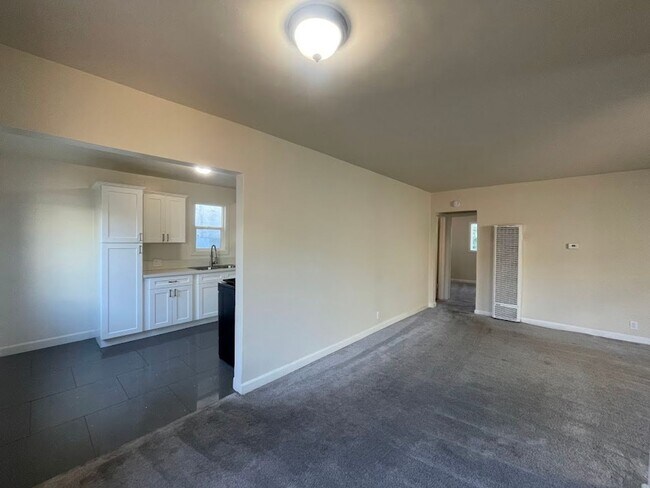 Building Photo - YUKON 13717-13719