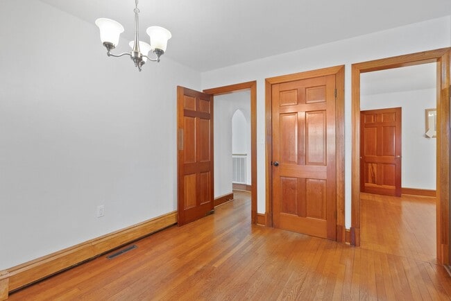 Building Photo - Brick 2-Bedroom Home Close to Farmville an...