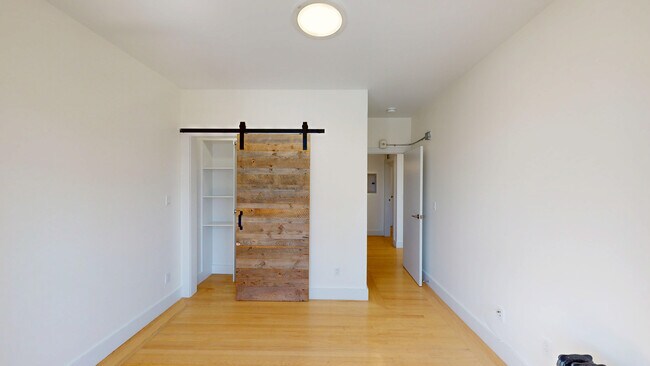 Building Photo - 865 Sutter St