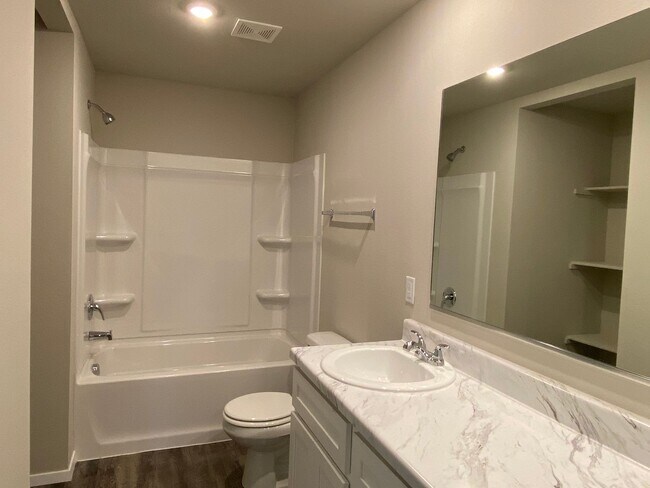 Building Photo - Beautiful 4 bed/2bath home in Broken Arrow...