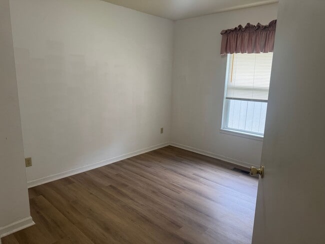 Building Photo - 508/510 N. Cherry St. Cameron, MO 64429