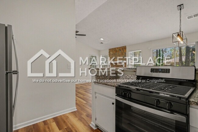 Building Photo - 5415 Glen Haven Dr