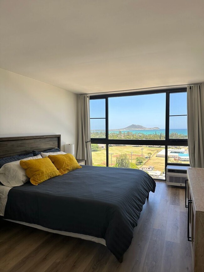 Building Photo - Stunning Panoramic Ocean Views! Fully furn...