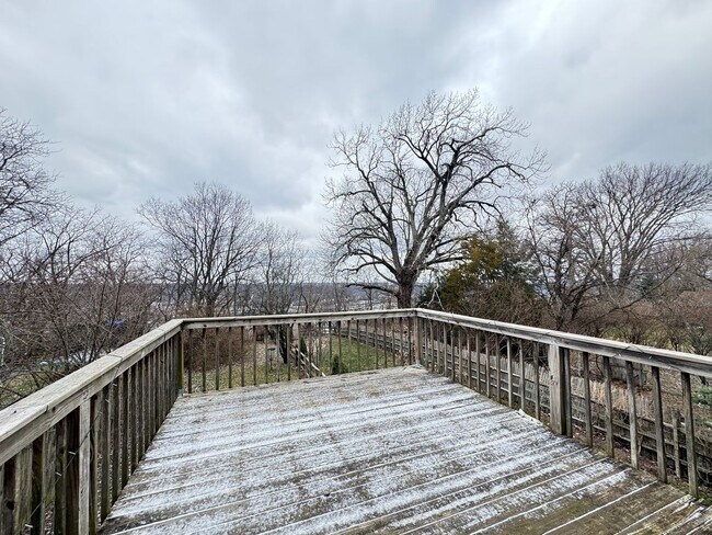 Building Photo - 5 Bed/ 2 Bath on Fairview mins. from UC Campus Only $595/pp ($2,975/mo) + Free Wifi!