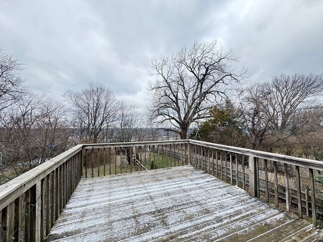 Building Photo - 5 Bedroom/ 2 Bathroom on Fairview Mins. from UC Campus Only $625/pp ($3125/mo)!