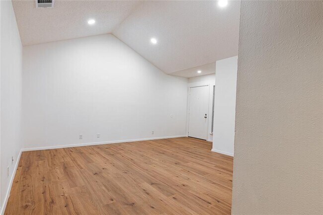 Building Photo - 100 Nicole Cove