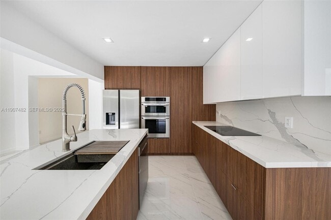 Building Photo - 242 Palm Ave