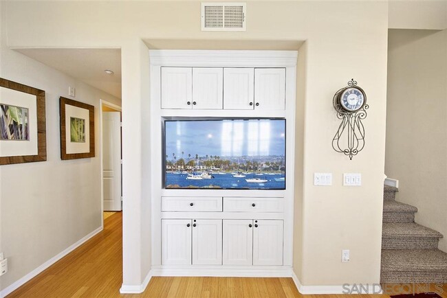 Building Photo - 3 Bedroom 3.5 Bathroom Townhouse in Sunset Cove