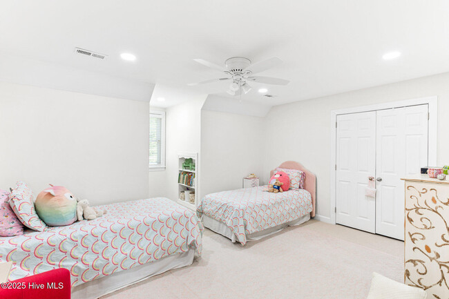 Building Photo - 1723 Verrazzano Dr