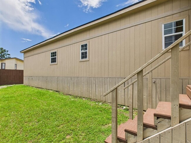 Building Photo - 21613 Erika Ct