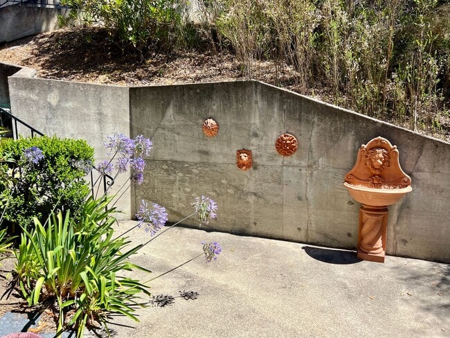 Building Photo - Great Natural light, Treetop Views with 2 Primary Suites plus OFFICE and a 2 car garage, It is li...