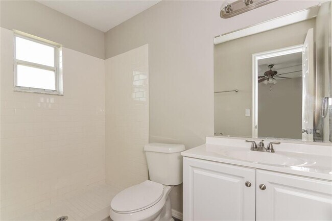 Building Photo - 8024 Ridgeglen Cir W