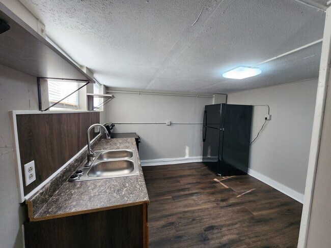 Building Photo - 823 Cumberland Dr