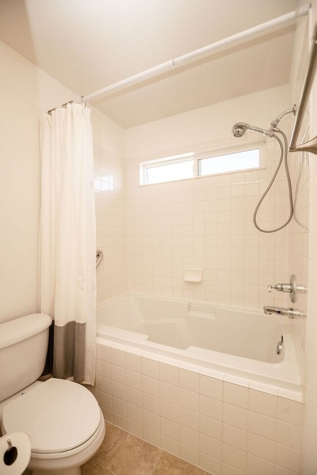 Building Photo - 4040 Plum Creek Dr