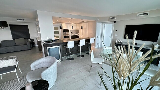 Building Photo - 333 NE 21st Ave