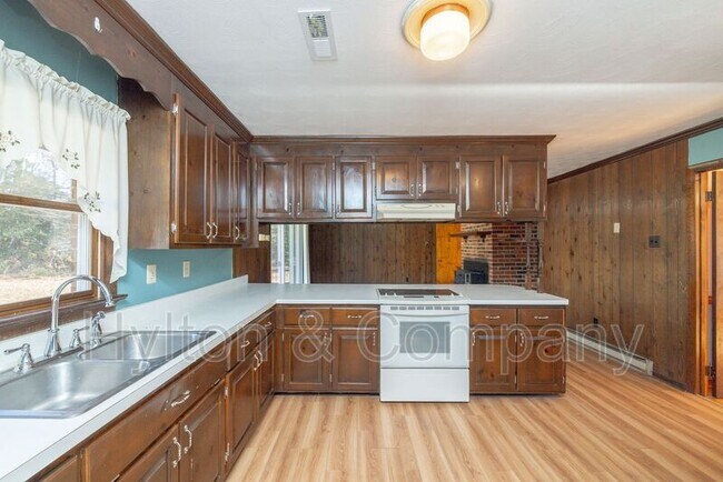 Building Photo - 5110 New Kent Hwy