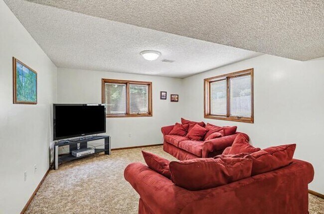 Building Photo - 5649 Woodstock Dr