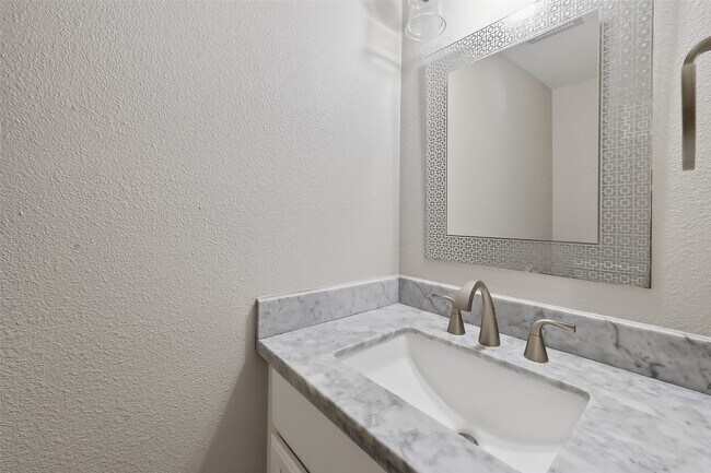 Building Photo - 6351 Briar Rose Dr