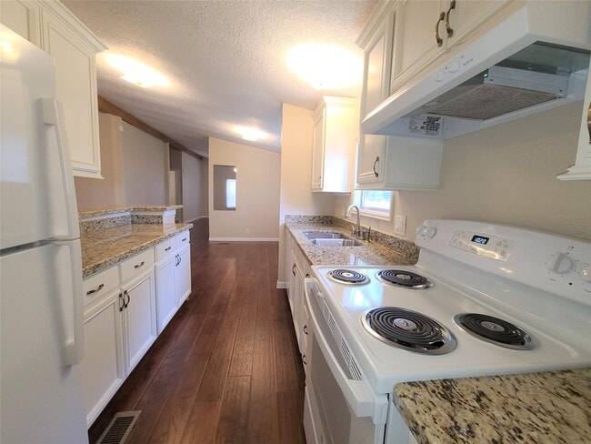 Building Photo - 5414 Five Oaks Dr