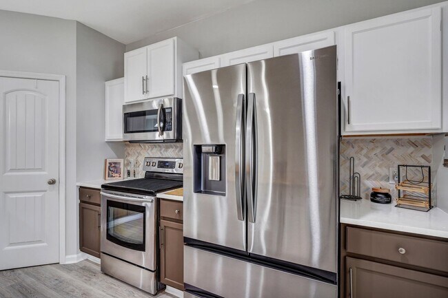 Building Photo - 1 Sunny Ct