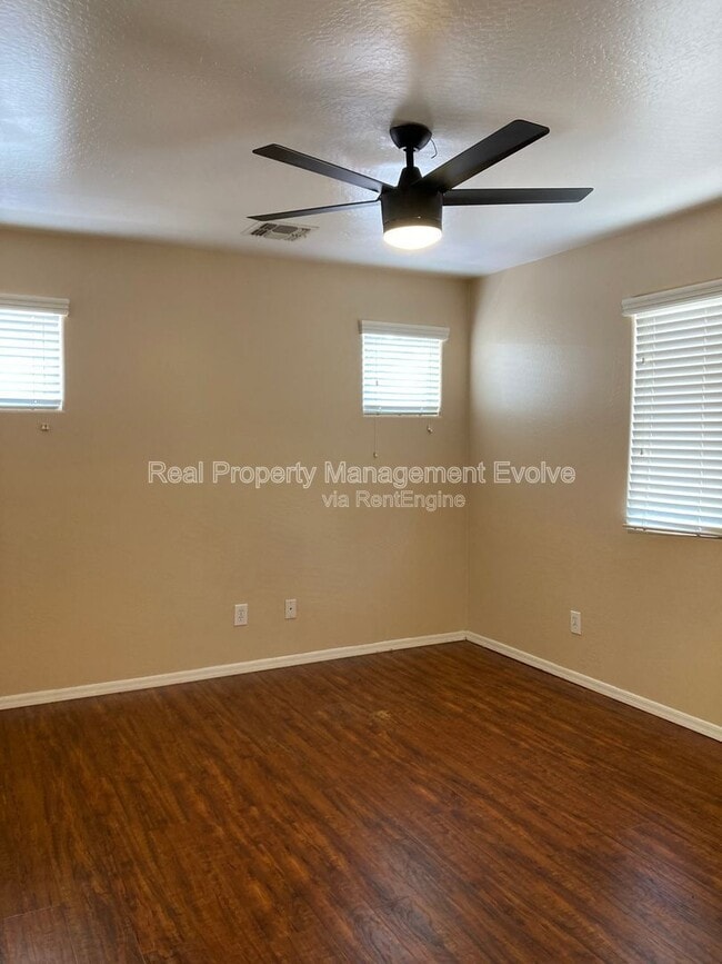 Building Photo - 4059 E Carla Vista Dr