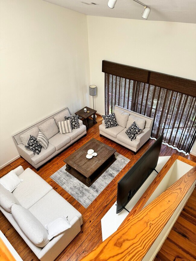 Building Photo - 5235 Blossom St