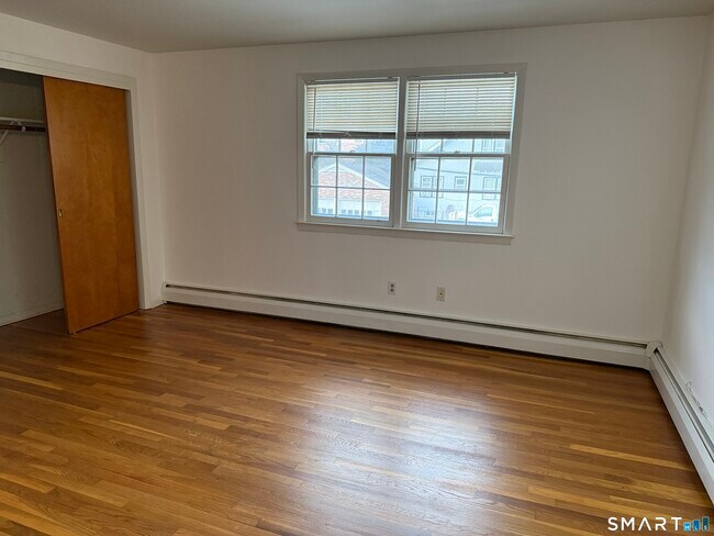 Building Photo - 4 Elmwood St