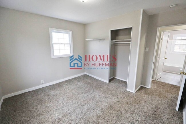 Building Photo - Two Bedroom House