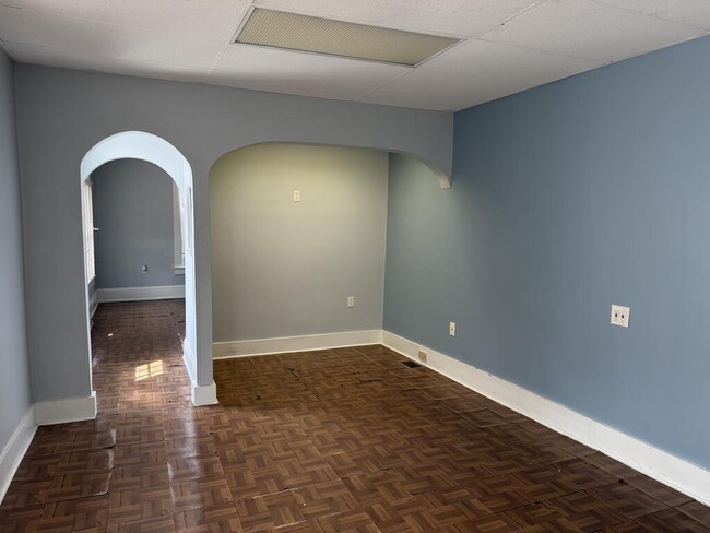Building Photo - 308 4th St