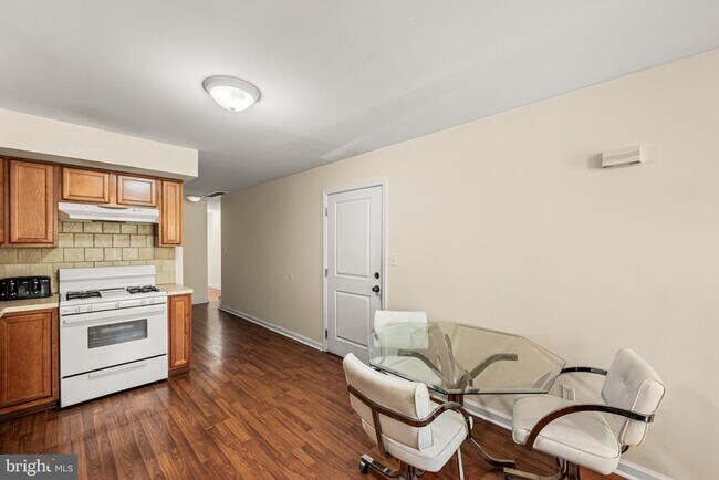Building Photo - 1240 S 45th St