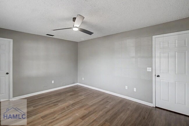 Building Photo - 291 Sabreena Cir