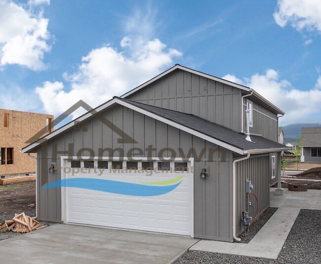 Building Photo - Very Nice Craftsman 3 Bedroom 2.5 Bathroom...