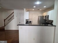 Building Photo - 1930 Crescent Park Dr