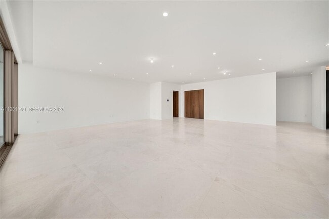 Building Photo - 5 Grove Isle Dr