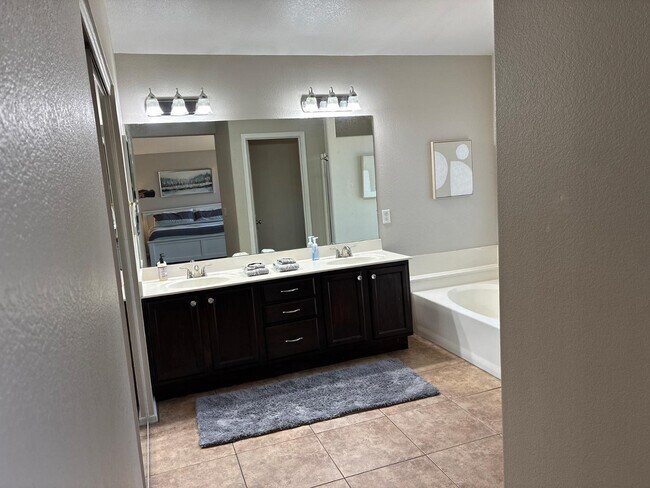 Building Photo - 13717 N 80th Ave