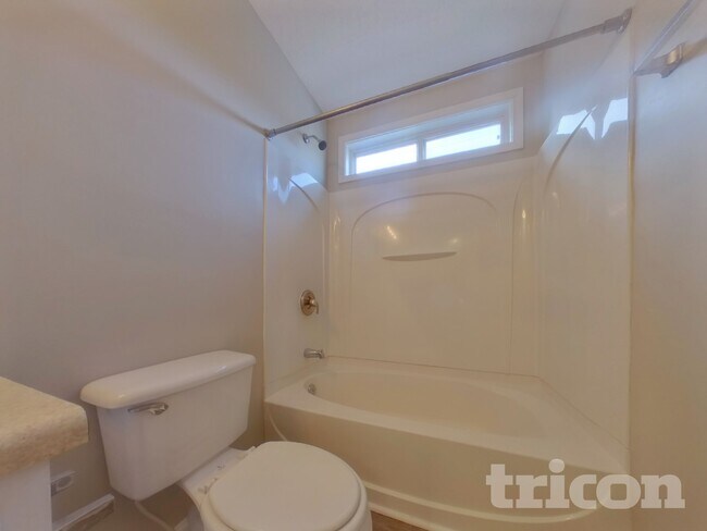 Building Photo - 341 Rosemont Ct