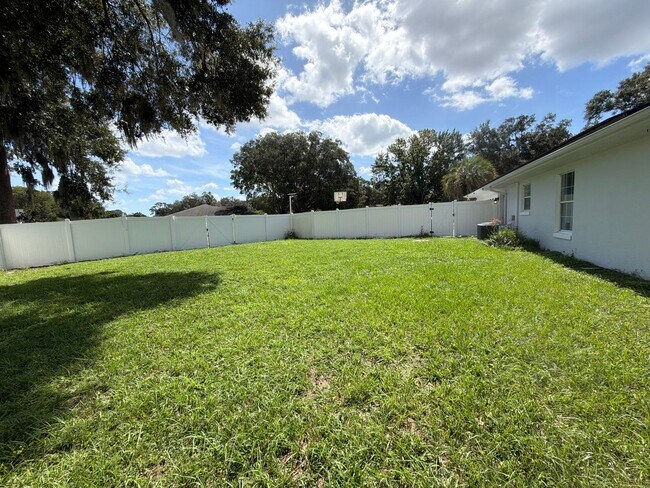 Building Photo - 10024 SW 73rd Terrace