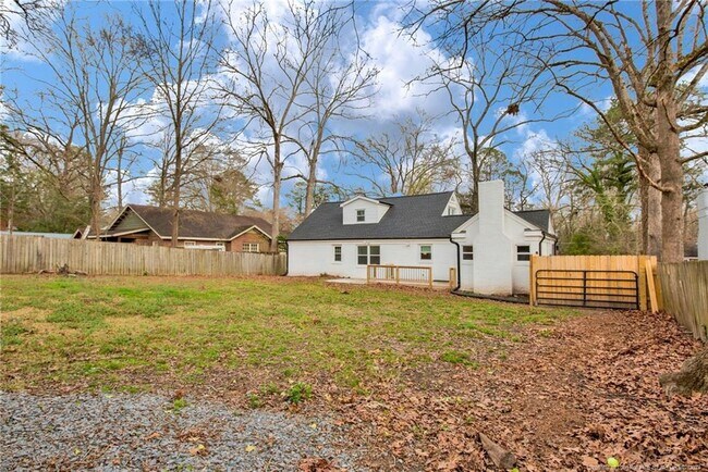 Building Photo - 506 Cross St