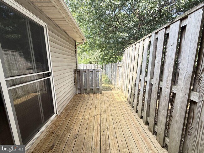 Building Photo - 301 Sutton Ct