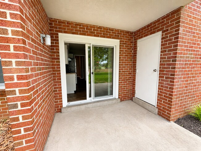 Building Photo - 100 Chapel Ct